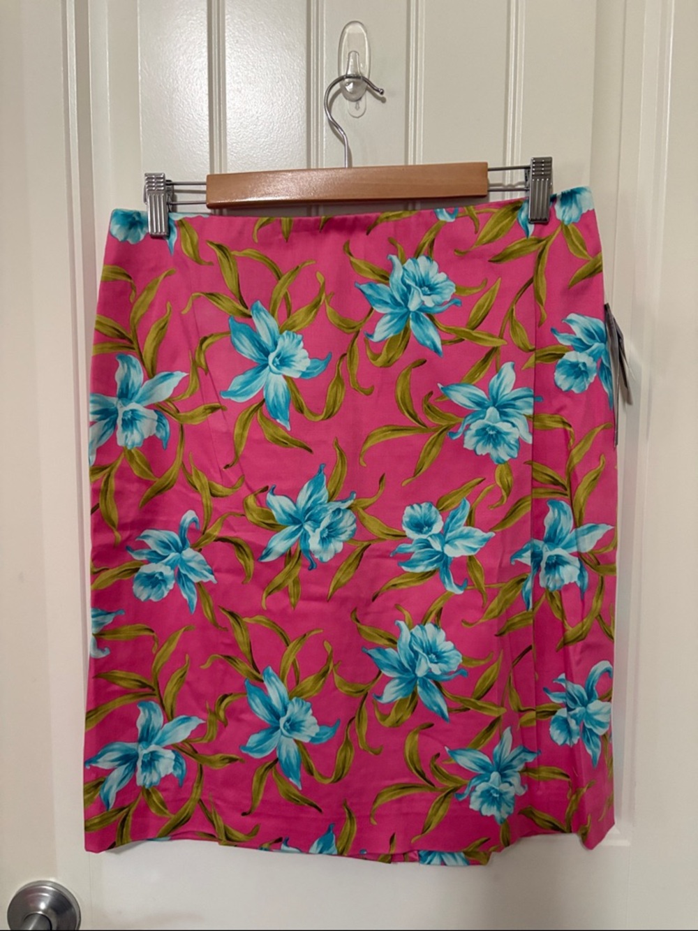 NWT Jones New York Signature Floral Pink Midi Skirt with Blue Flower‎ Print
